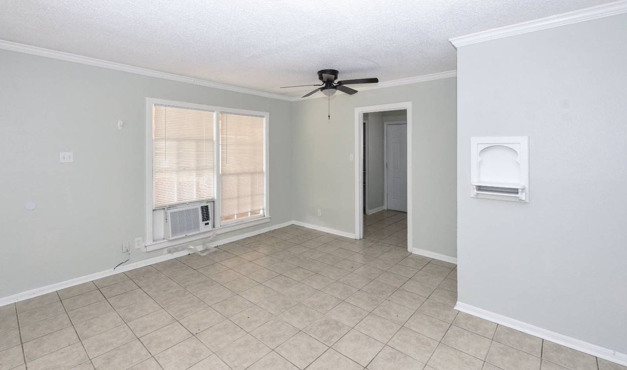 903 Kern Rd - Photo 7 of 15