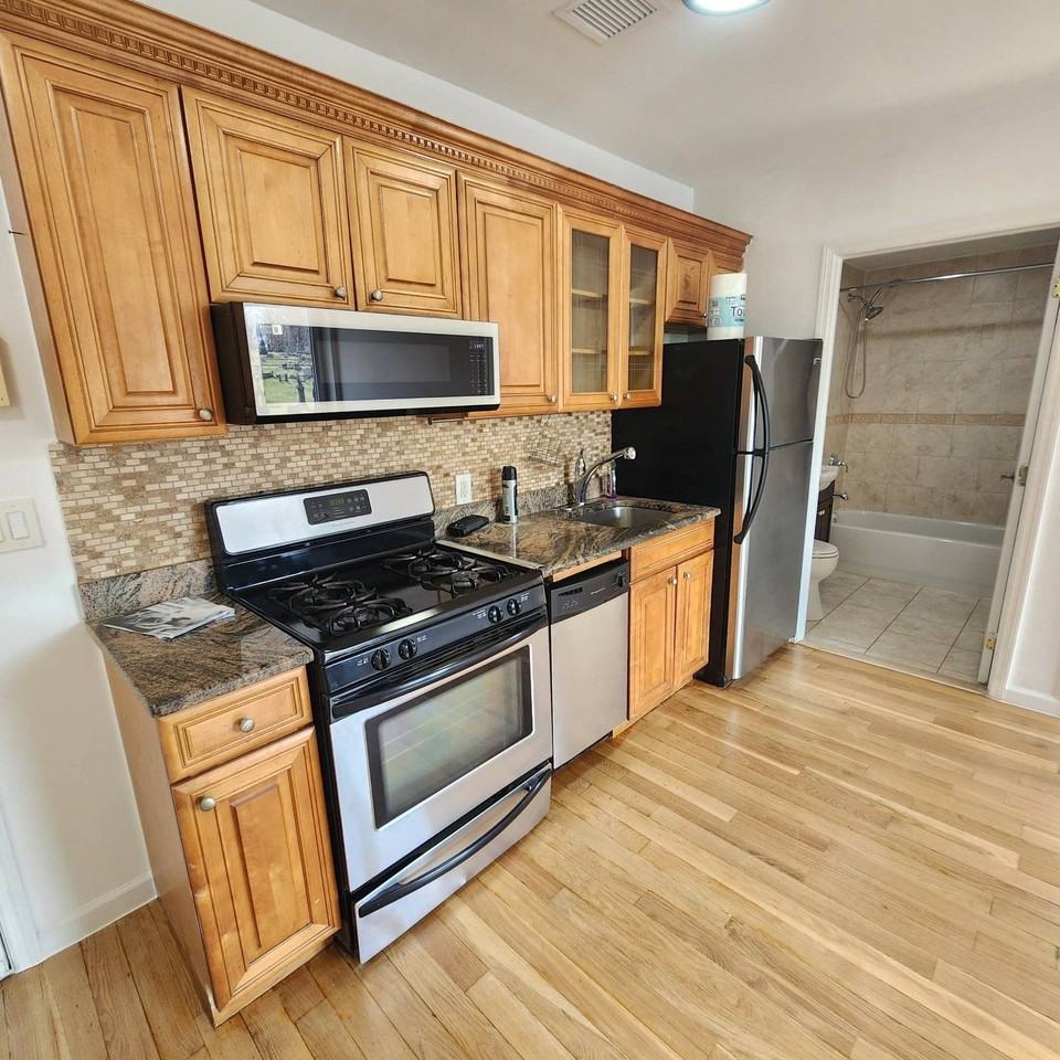 6683 70th St - Photo 3 of 8