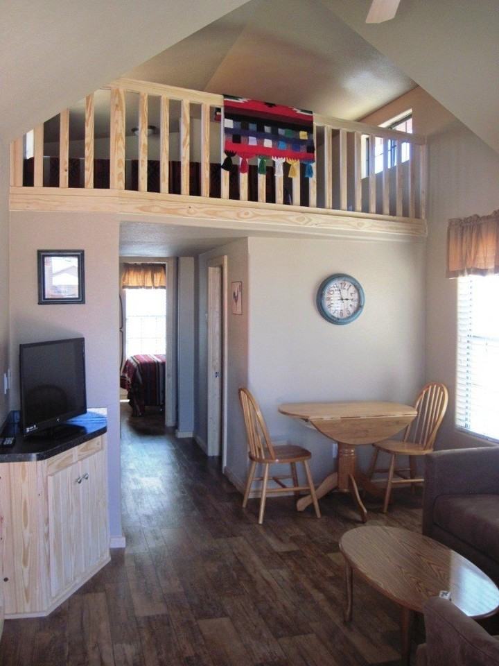 407 N Peach St - Photo 2 of 11