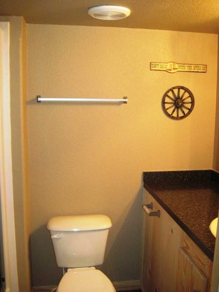 407 N Peach St - Photo 6 of 11