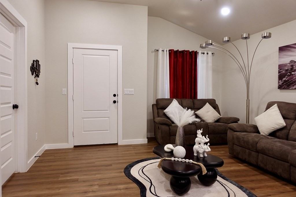 413 Graze St - Photo 5 of 40