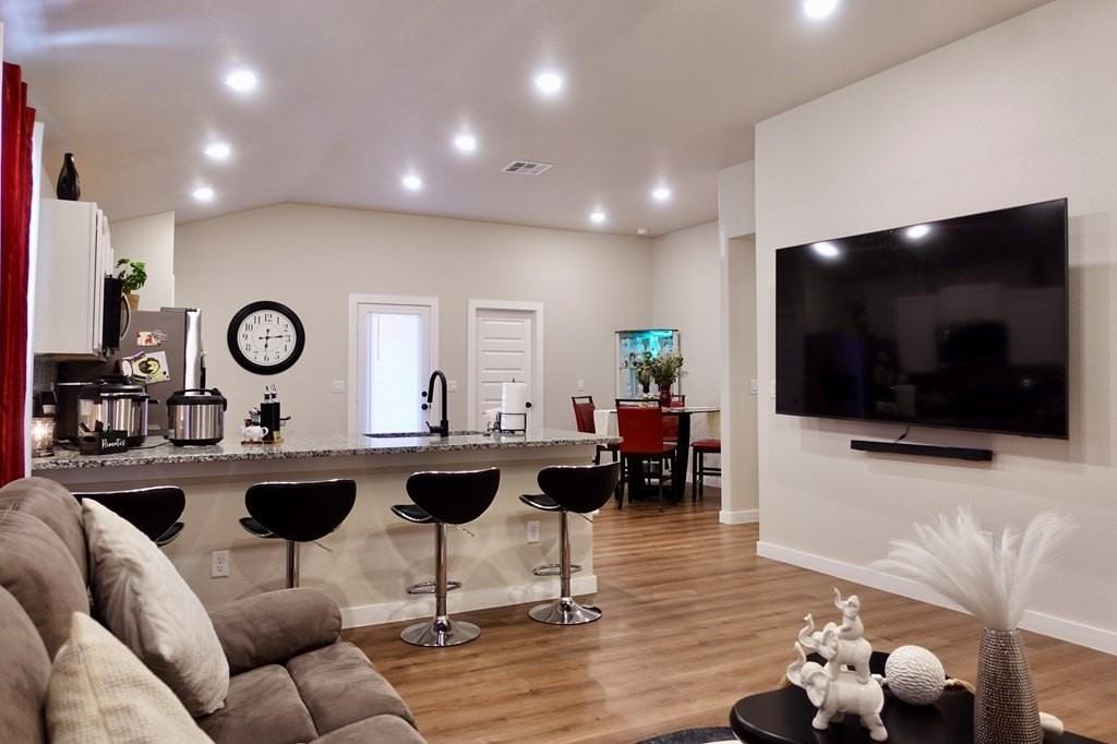 413 Graze St - Photo 7 of 40