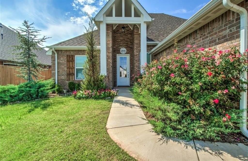 2509 Crystal Creek Dr - Photo 2 of 8