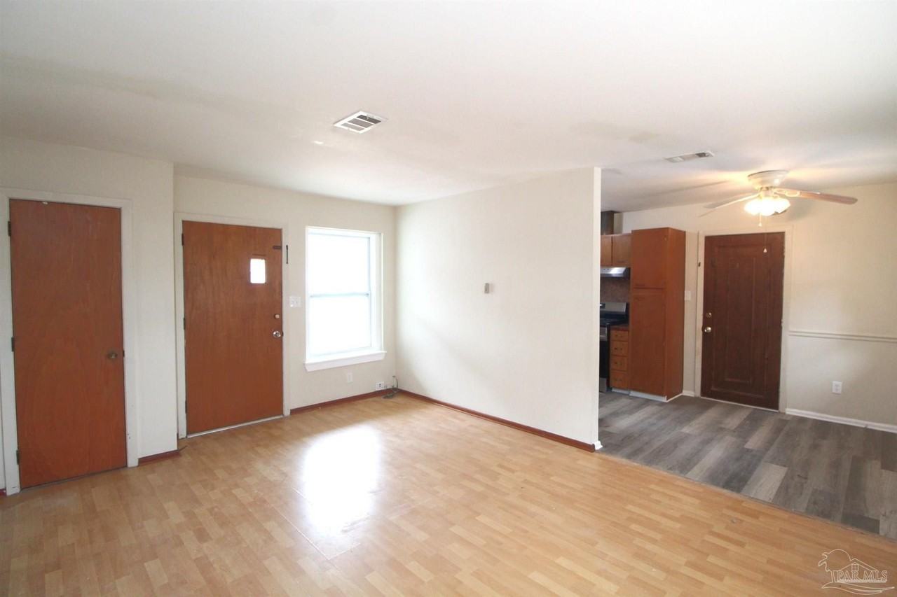 4512 Chantilly Way - Photo 3 of 17