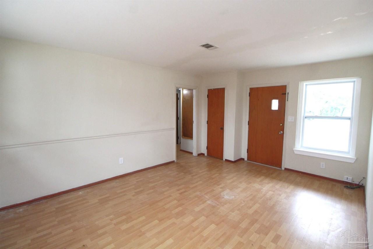 4512 Chantilly Way - Photo 4 of 17