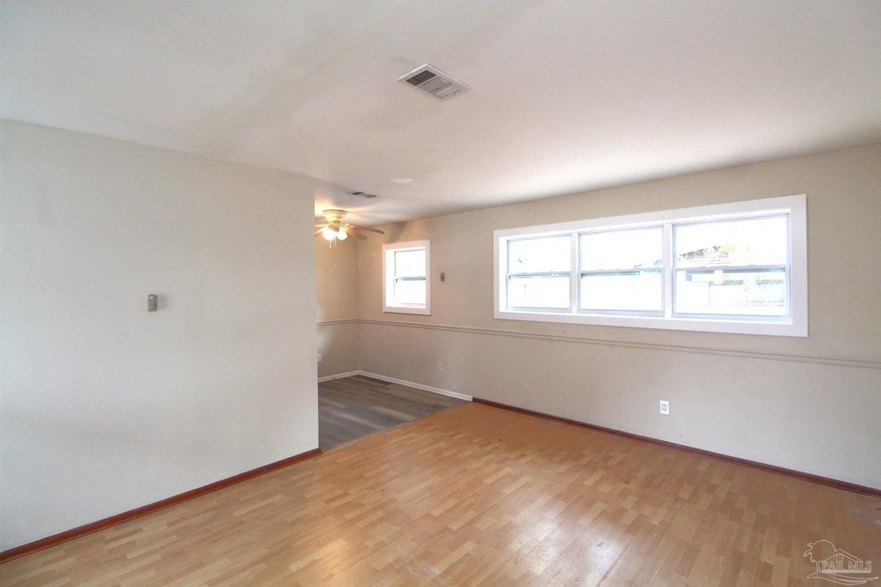 4512 Chantilly Way - Photo 5 of 17