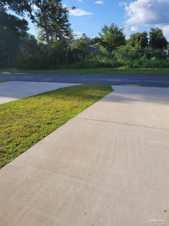 5061 Peach Dr - Photo 3 of 38