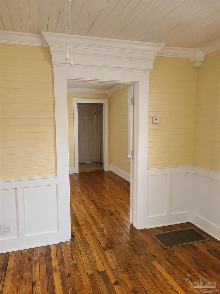 512 E De Soto St - Photo 4 of 9