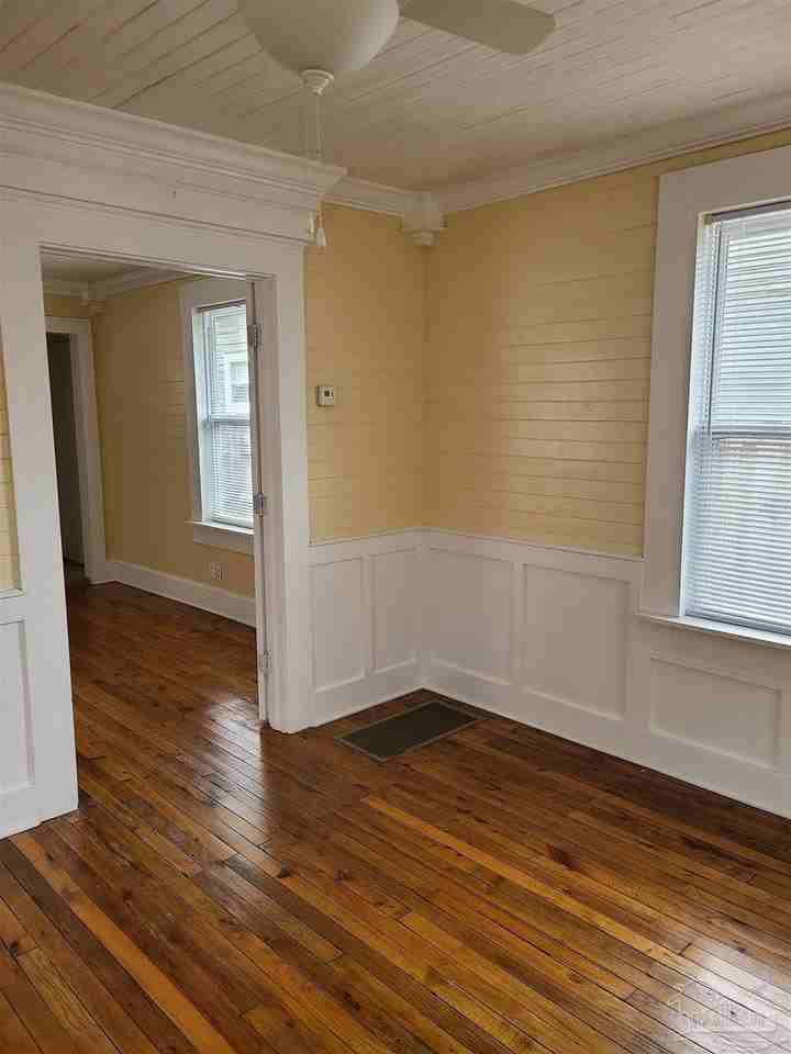 512 E De Soto St - Photo 5 of 9