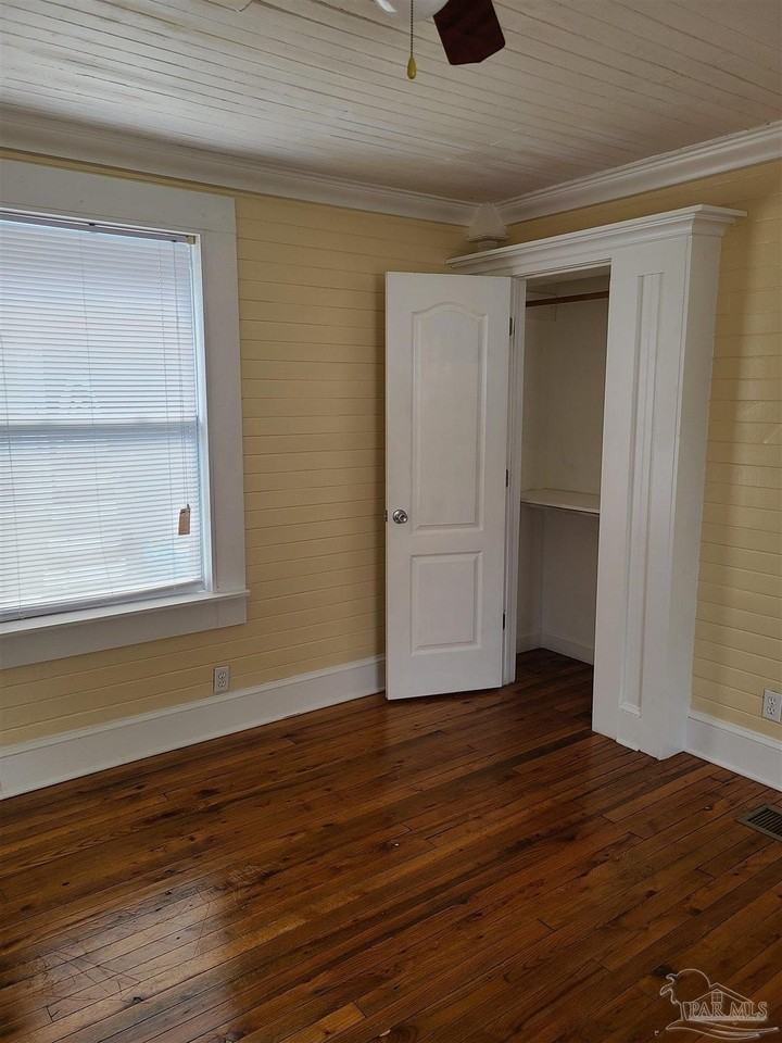 512 E De Soto St - Photo 6 of 9