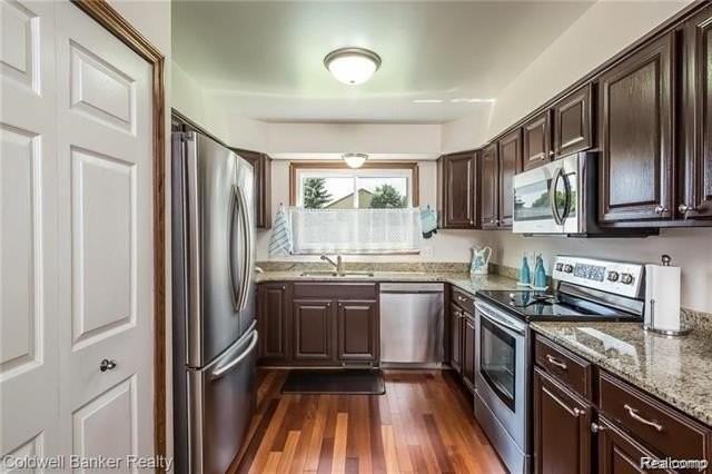 3290 Bennington Dr - Photo 3 of 27