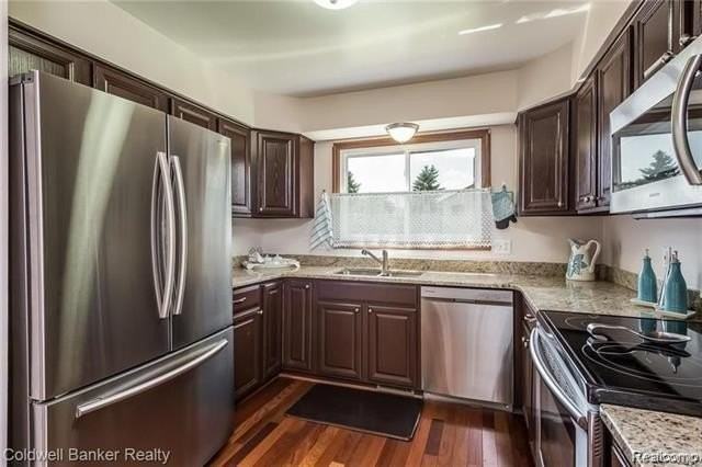 3290 Bennington Dr - Photo 4 of 27