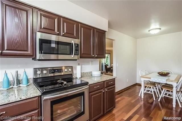 3290 Bennington Dr - Photo 5 of 27