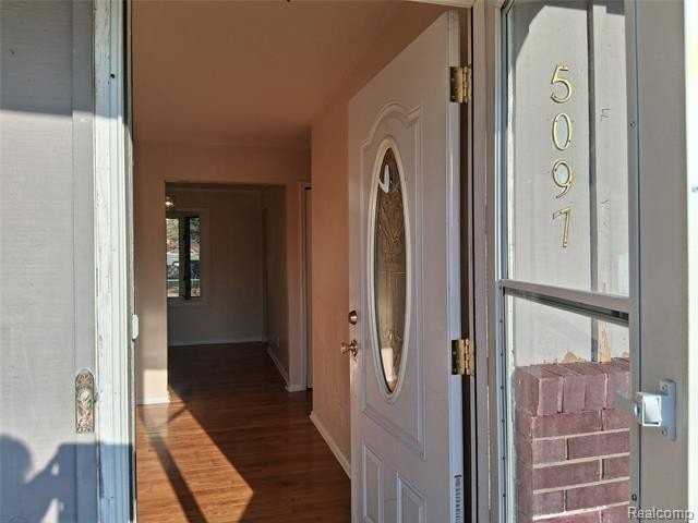 5097 Middleboro Rd - Photo 3 of 25