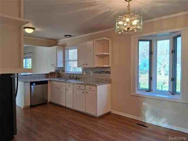 5097 Middleboro Rd - Photo 7 of 25