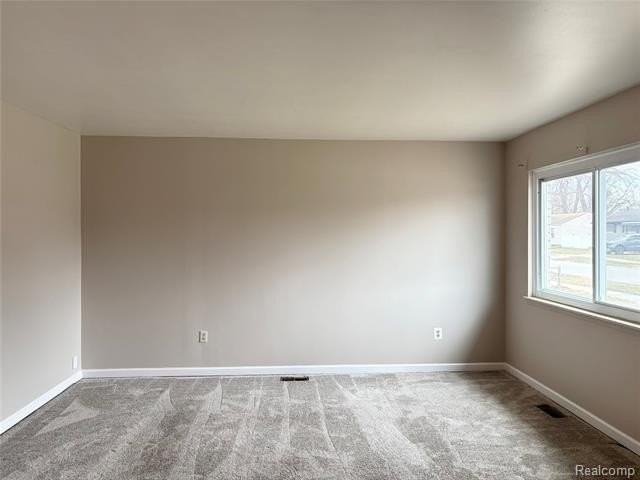 20224 Nicke St - Photo 4 of 15