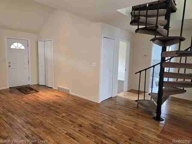 755 Emmons Ave - Photo 5 of 20