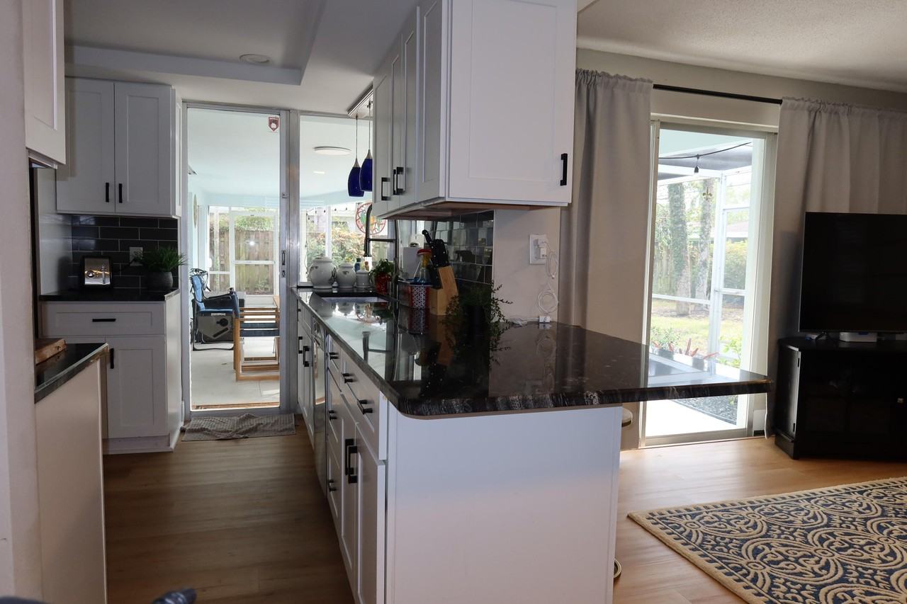 1001 Sw 12th Ter - Photo 3 of 13