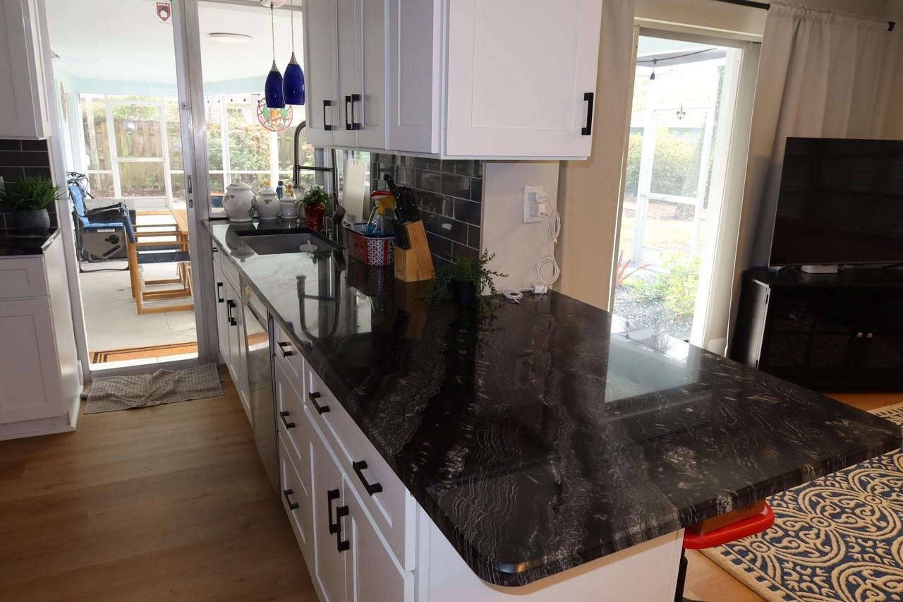 1001 Sw 12th Ter - Photo 4 of 13