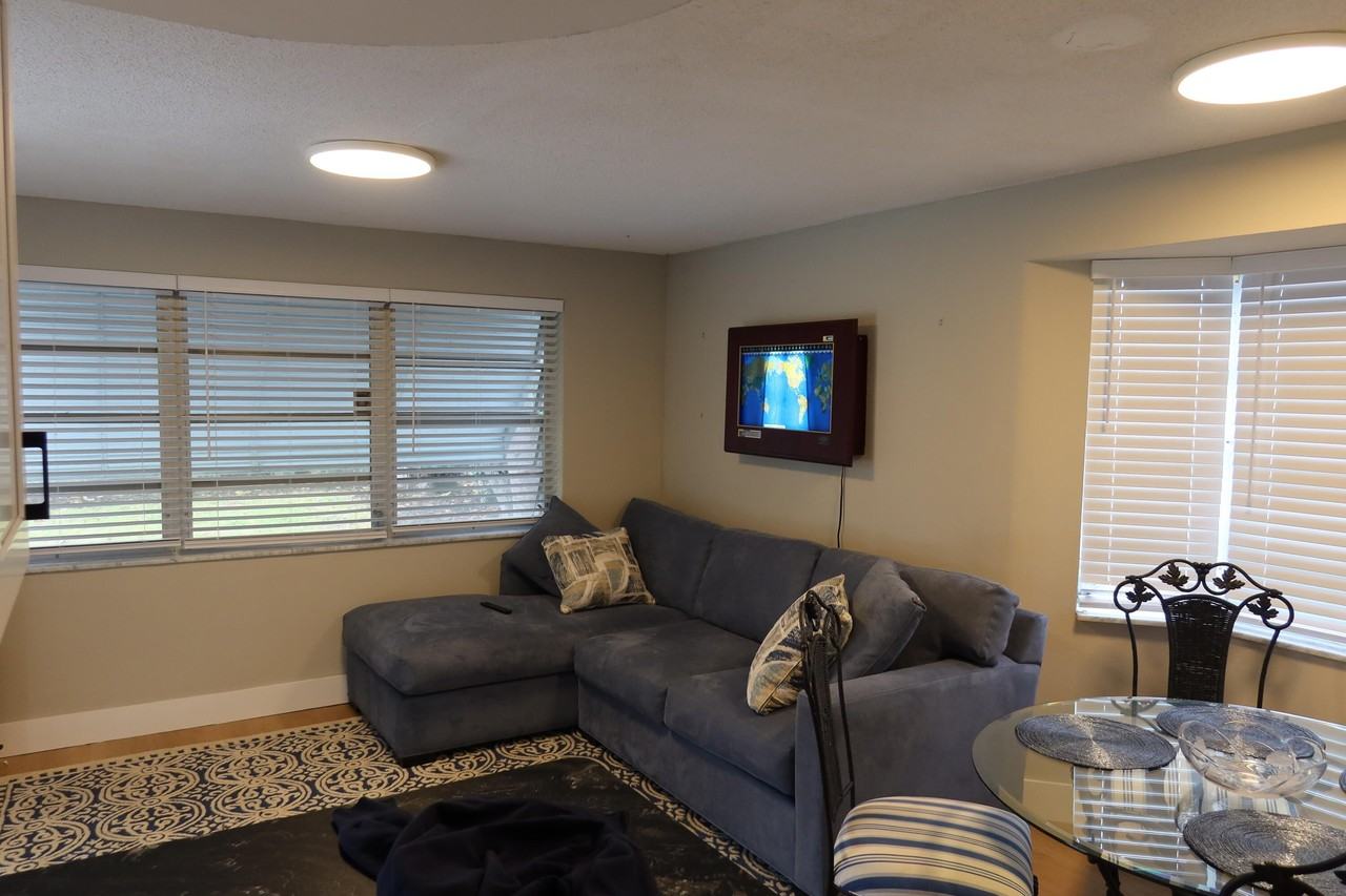 1001 Sw 12th Ter - Photo 5 of 13