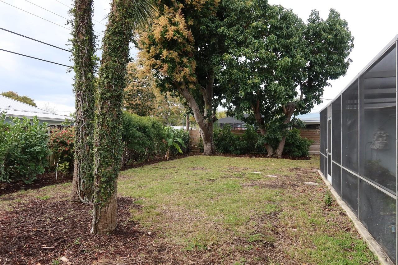 1001 Sw 12th Ter - Photo 7 of 13