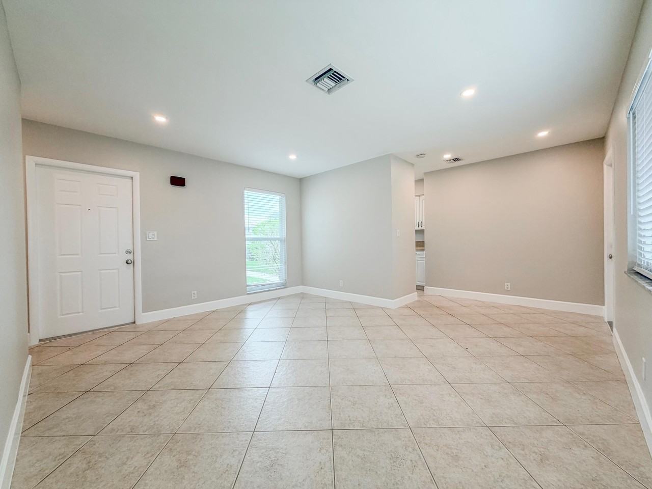 541 Ne 44th St #C - Photo 2 of 16