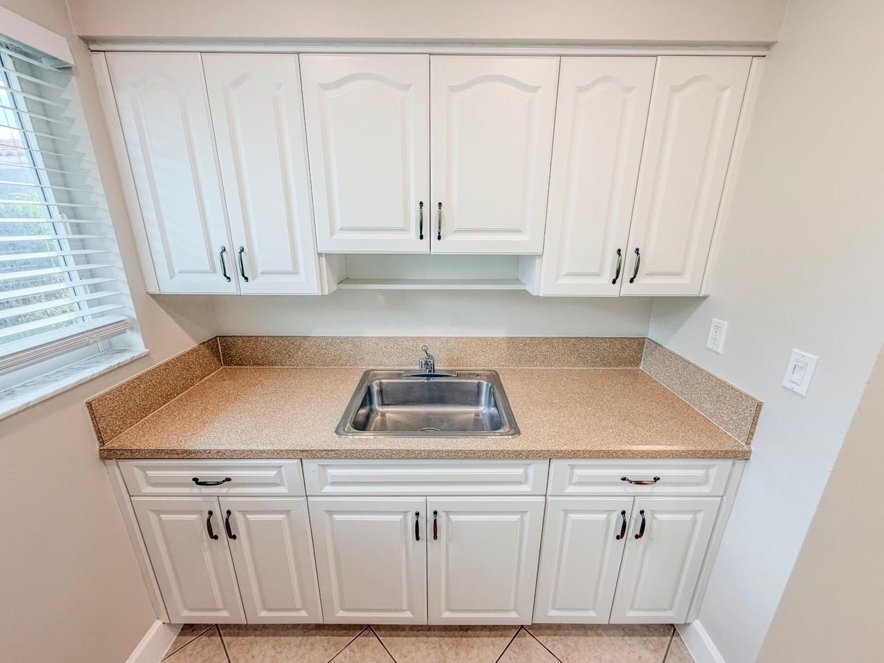 541 Ne 44th St #C - Photo 6 of 16