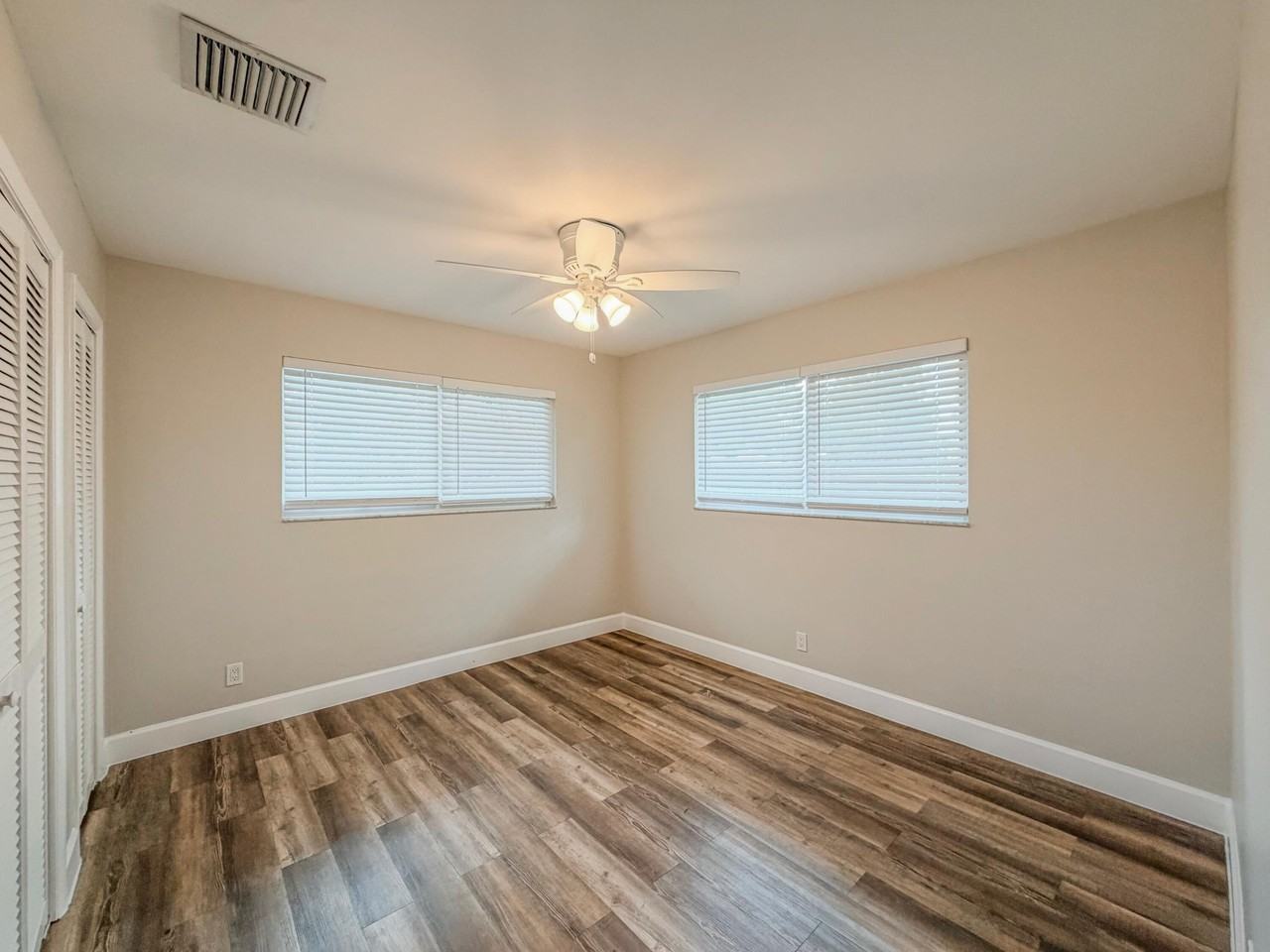 541 Ne 44th St #C - Photo 7 of 16