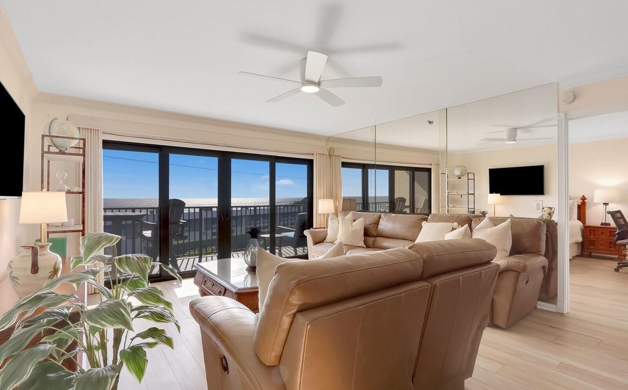 1055 Ocean Dr Apt 403 - Photo 4 of 37