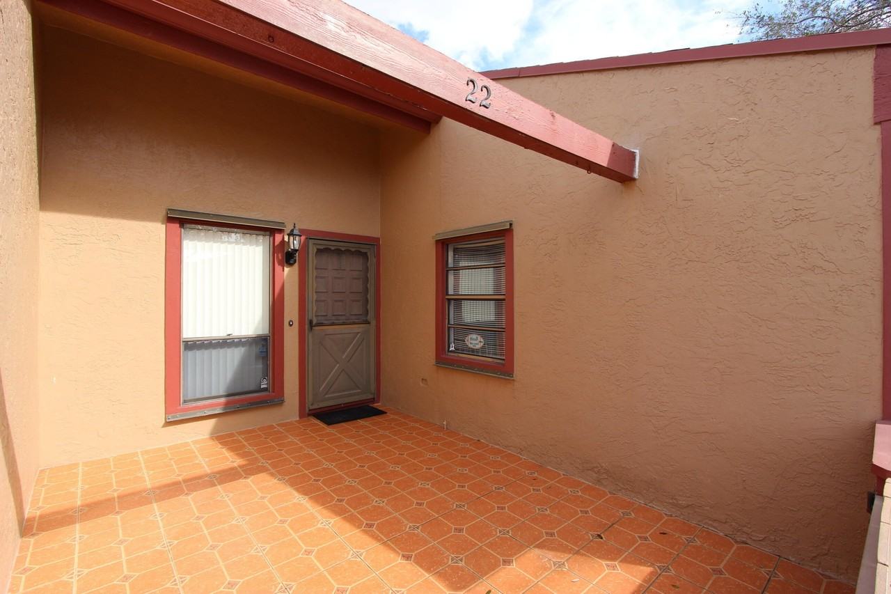 22 Walcott Dr - Photo 3 of 31