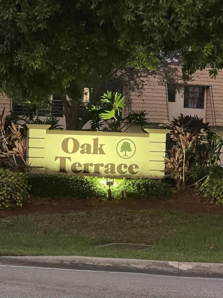 4259 Oak Terrace Dr - Photo 2 of 19