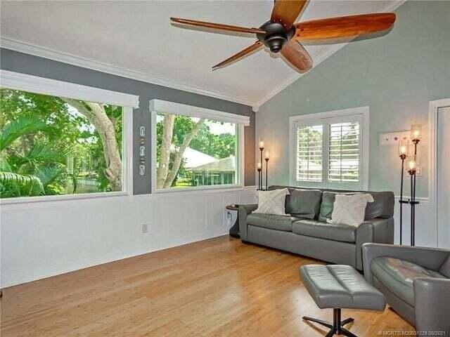 765 Sw Rustic Cir - Photo 4 of 34