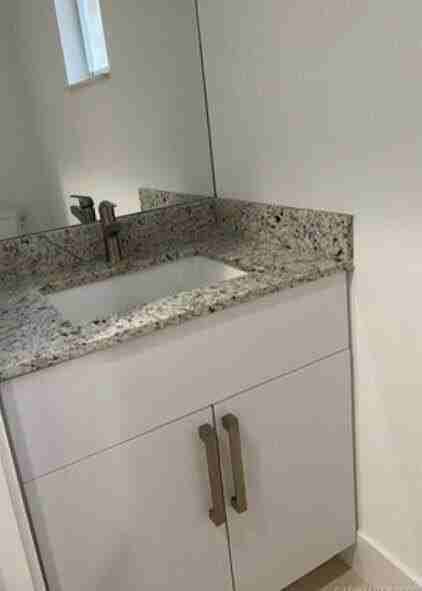 5625 Pierce St - Photo 5 of 15