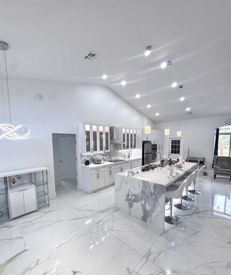 14618 Temple Blvd - Photo 3 of 16