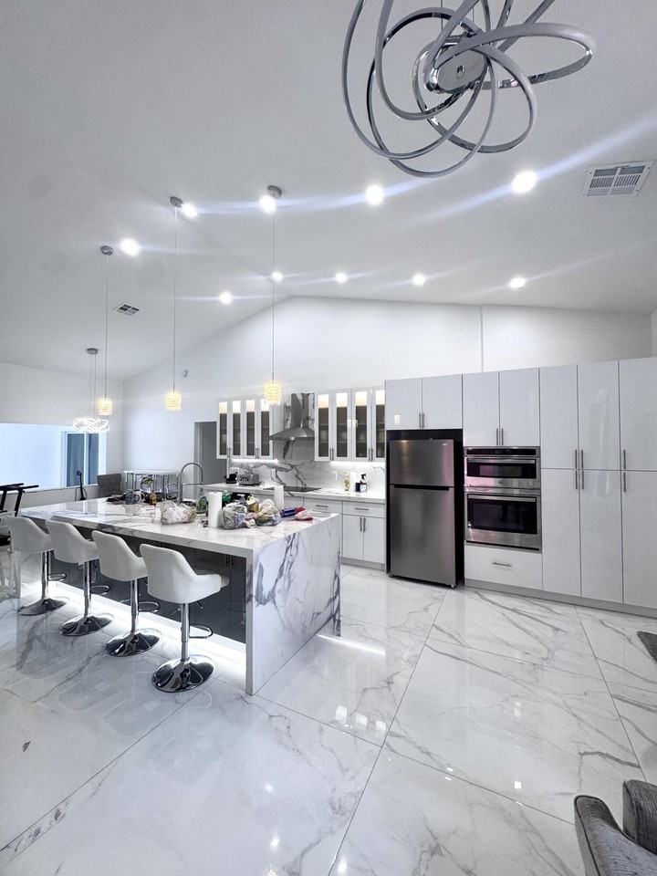 14618 Temple Blvd - Photo 4 of 16