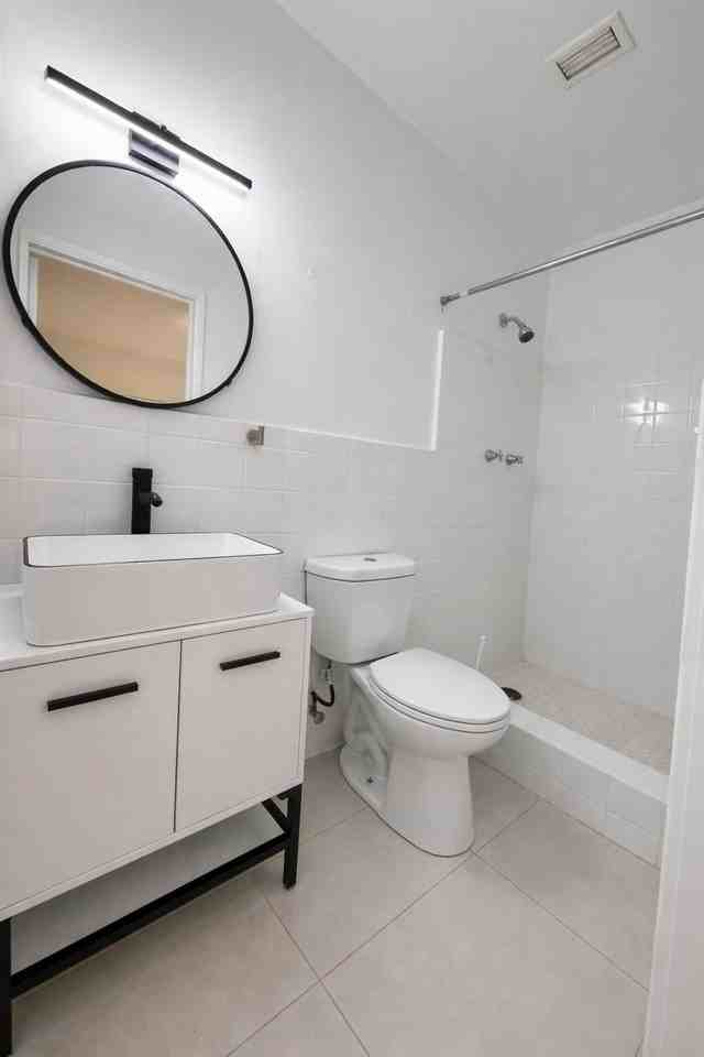 1942 Funston St Unit 1-5 - Photo 5 of 9