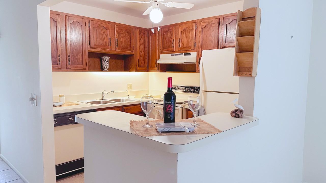 25 Lake Vista Trl Apt 204 - Photo 2 of 24