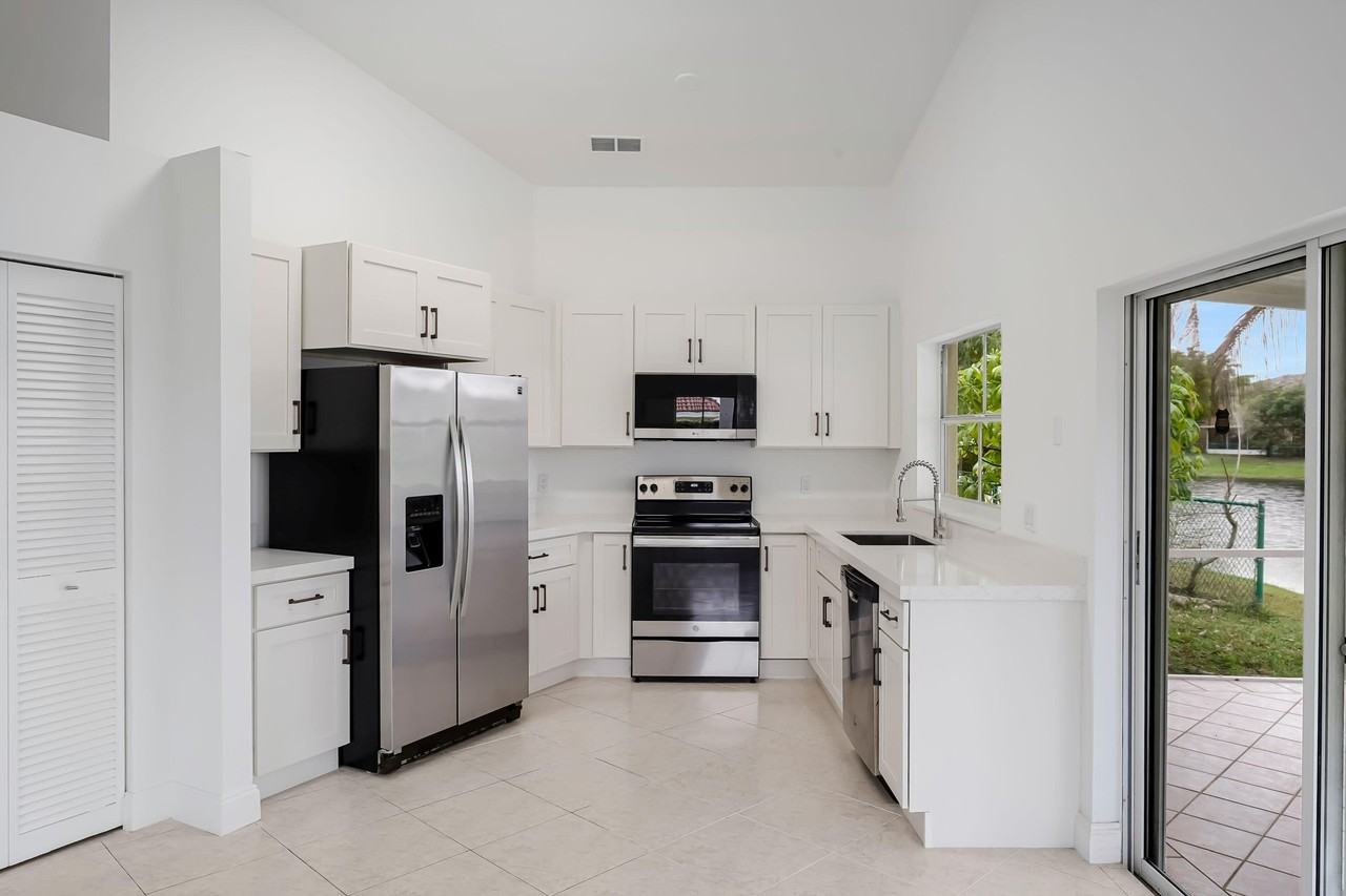 2042 Nw 184th Way - Photo 6 of 12