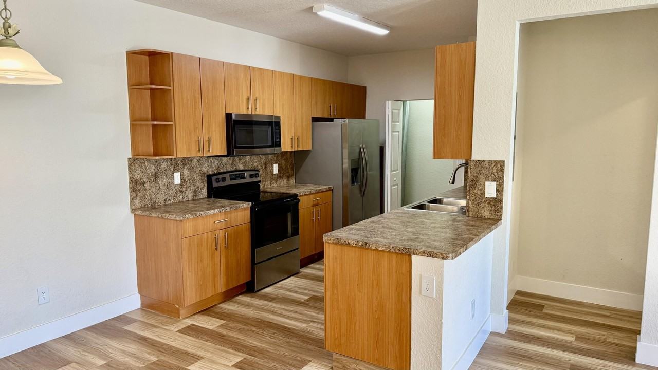 3545 Forest Hill Blvd Apt 5 - Photo 3 of 13