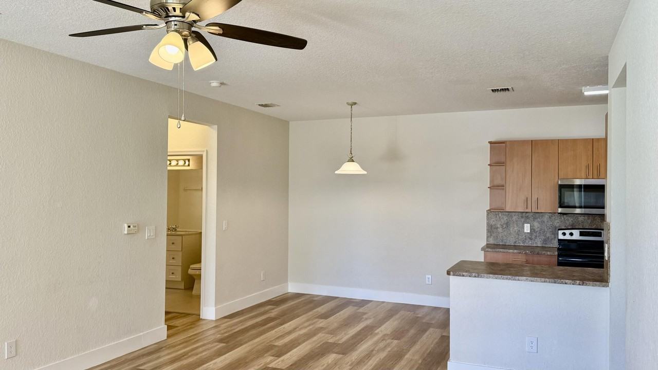 3545 Forest Hill Blvd Apt 5 - Photo 5 of 13