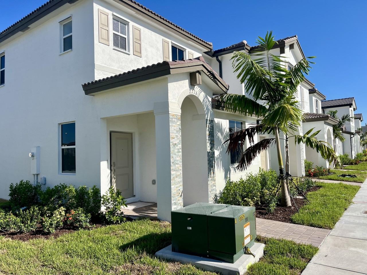 2776 Se 26th Ave - Photo 2 of 50