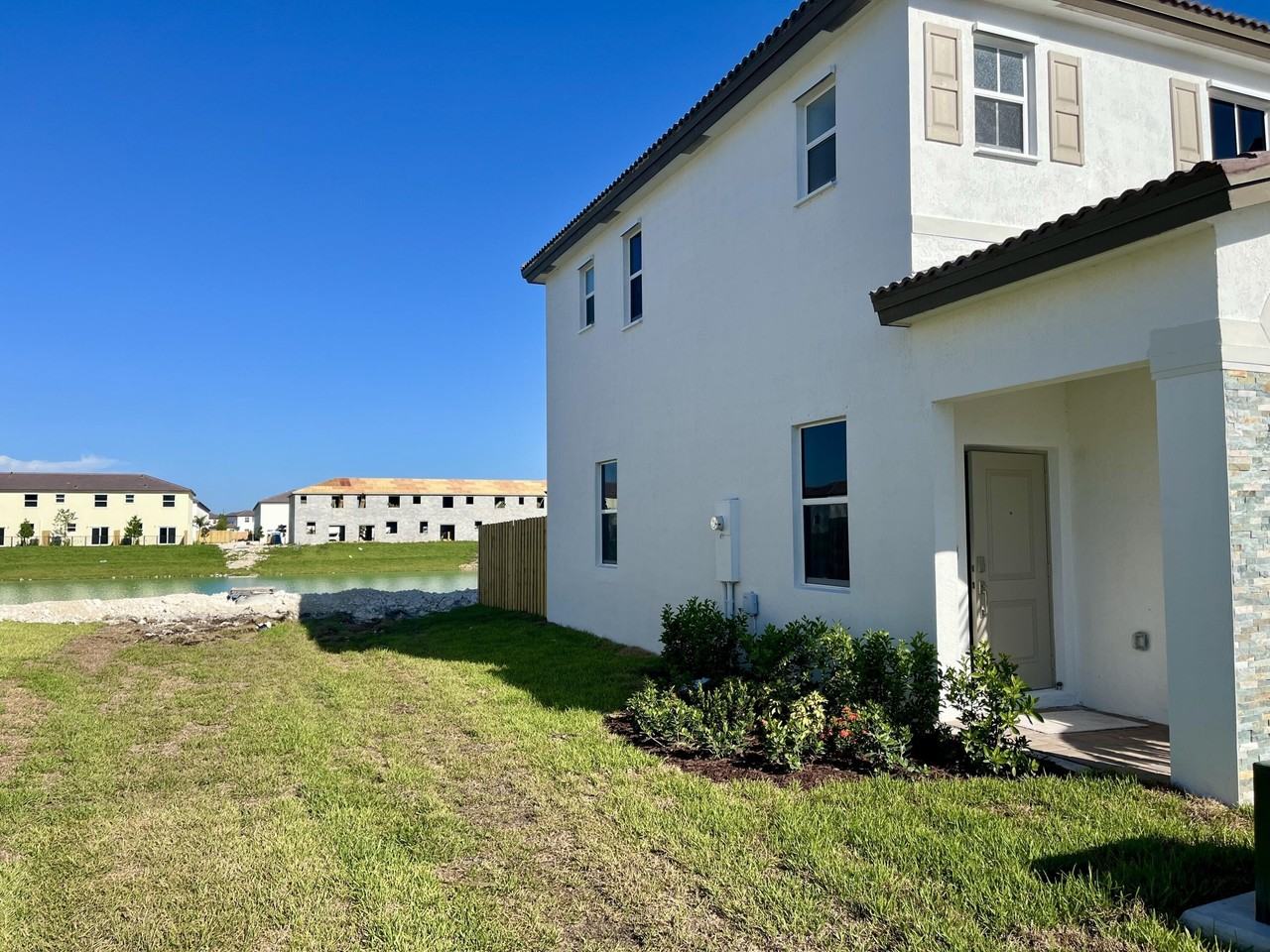 2776 Se 26th Ave - Photo 3 of 50