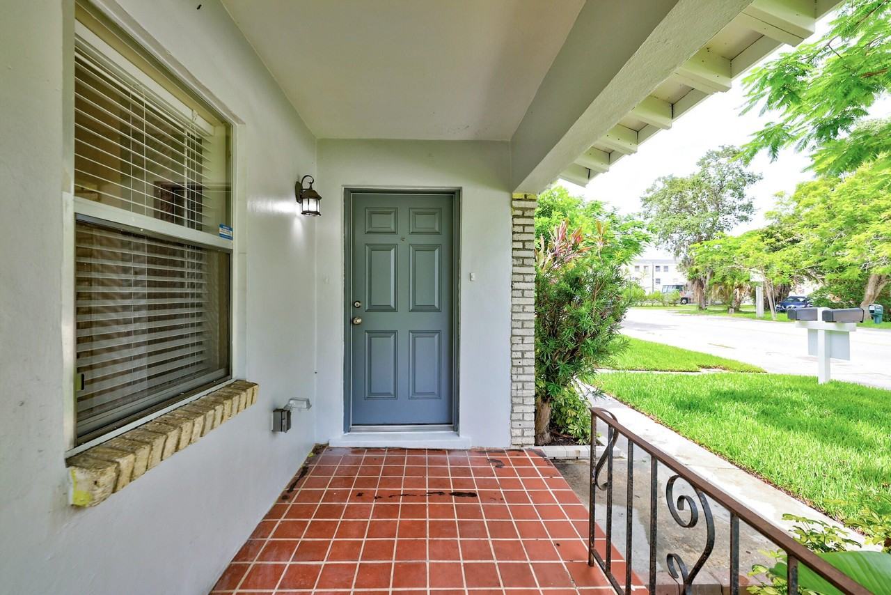 127 S 10th St - Photo 5 of 26