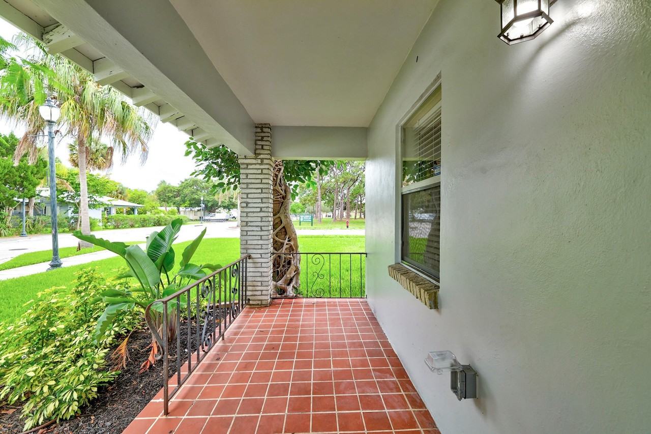 127 S 10th St - Photo 6 of 26