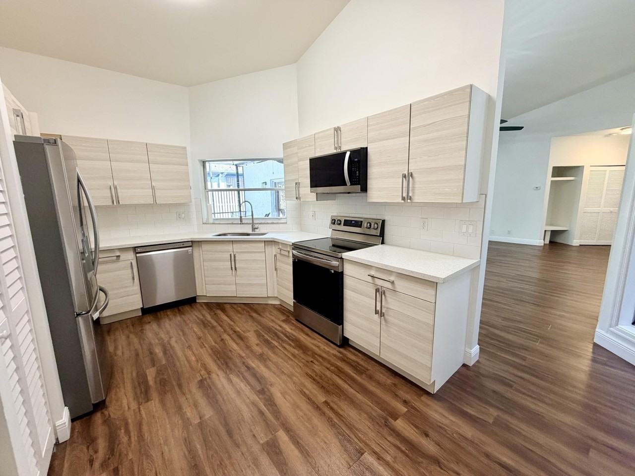 6657 Stratford Dr - Photo 6 of 45