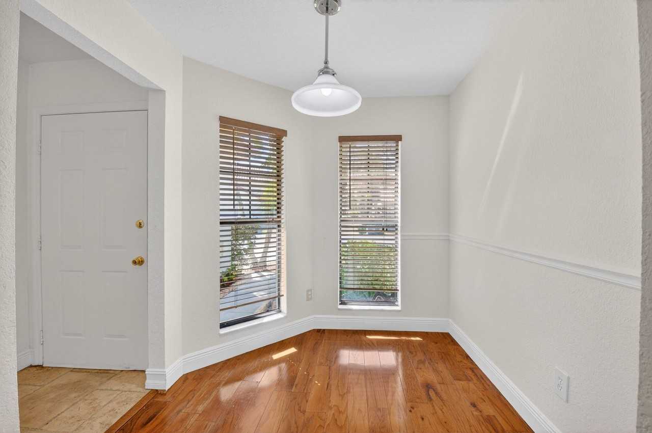 10253 Riverbend Ter - Photo 4 of 28