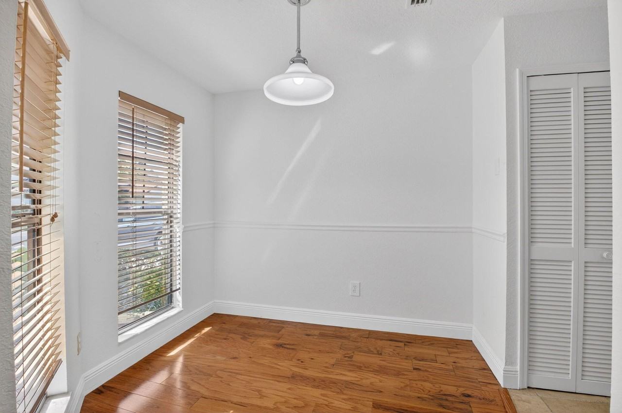 10253 Riverbend Ter - Photo 5 of 28