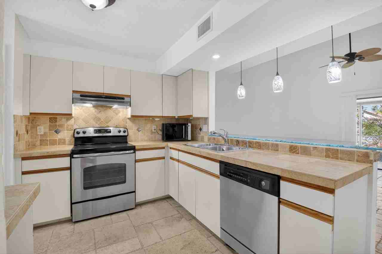 10253 Riverbend Ter - Photo 6 of 28