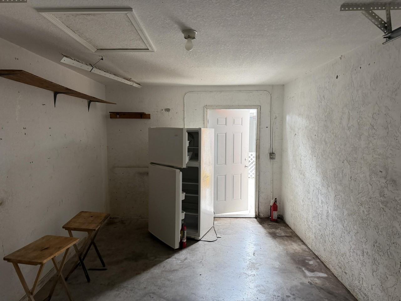 14007 Veronica Ct - Photo 5 of 21