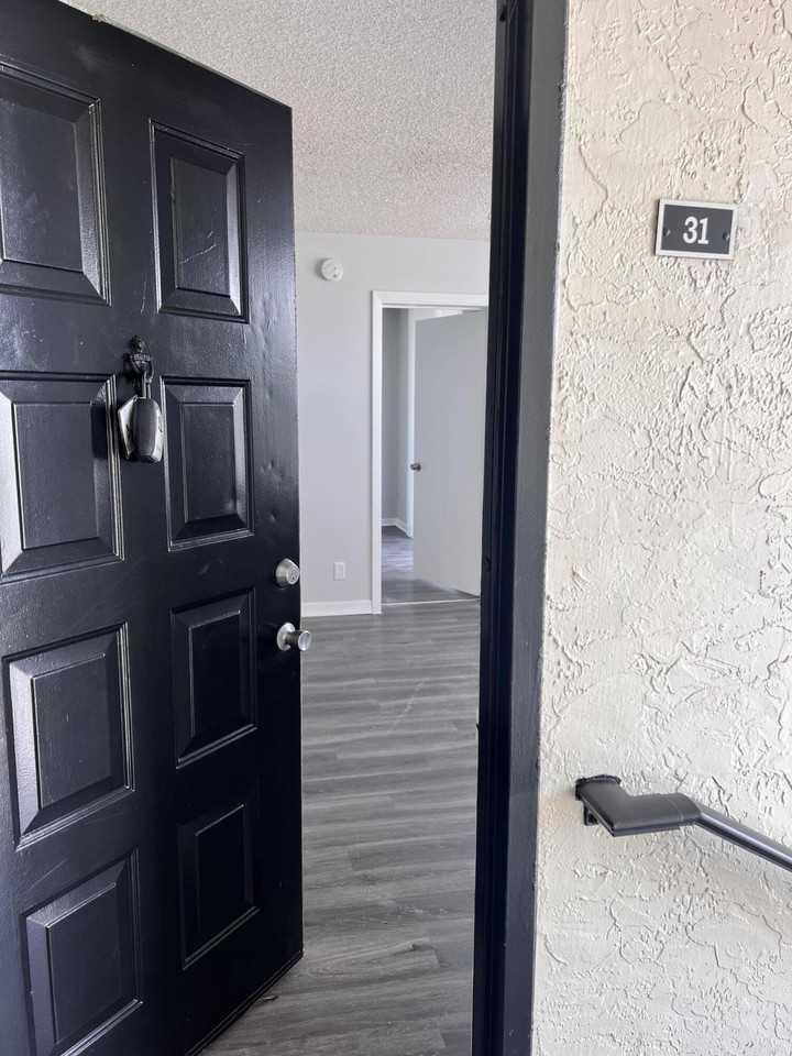 718 Executive Center Dr Apt 31 - Photo 5 of 26